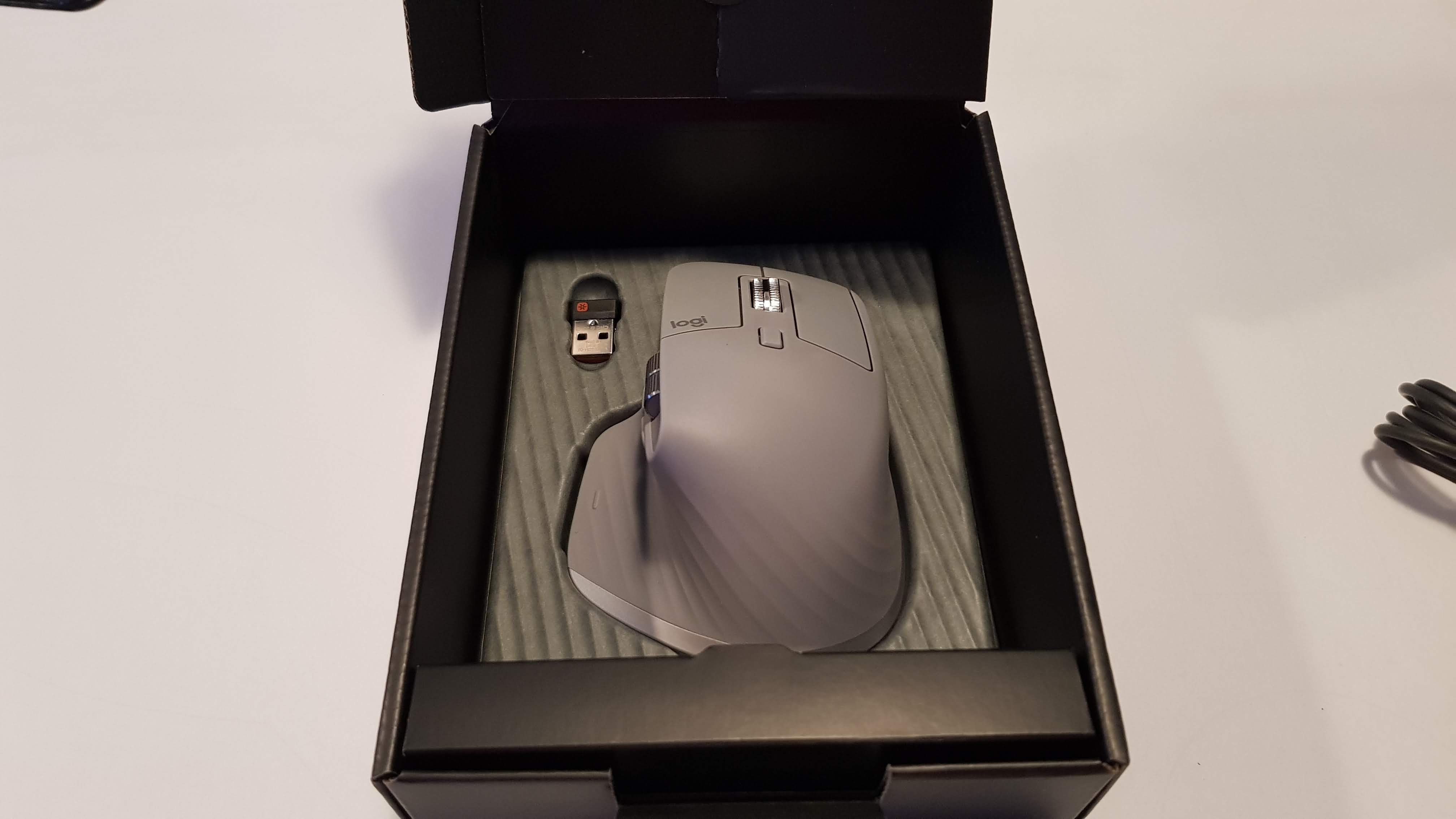 Unboxing - Inside the box of the Logitech MX Master 3