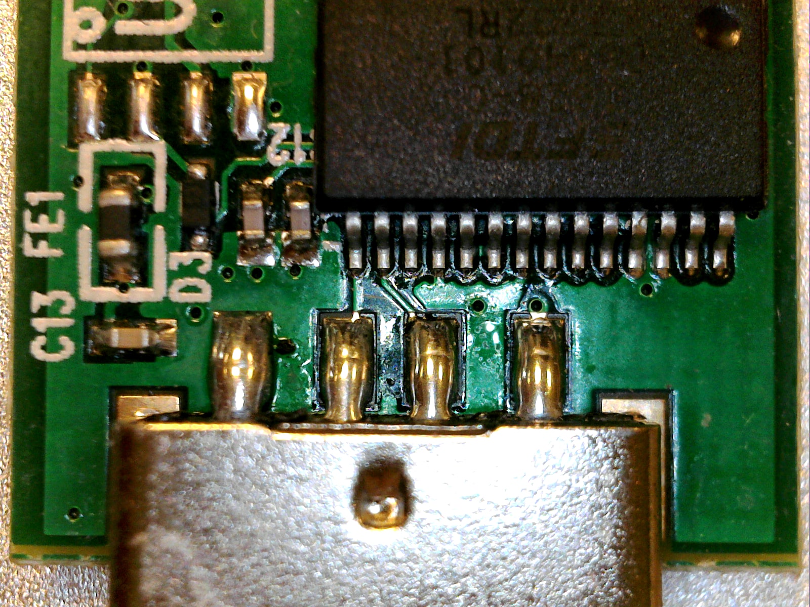 Convertisseur série USB vers TTL FTDI232RL on the NXP OM15020 USB DONGLE, JN5169 module